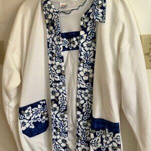 White Sweatshirt turned into a jacket with matching t-shirt. Large